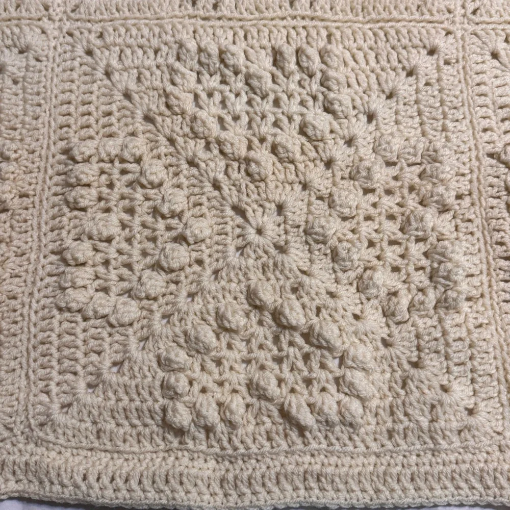 Janet Glardon Hand Crochet Afghan Heart Pattern OffWhite Cream Blanket 53x63 Vtg